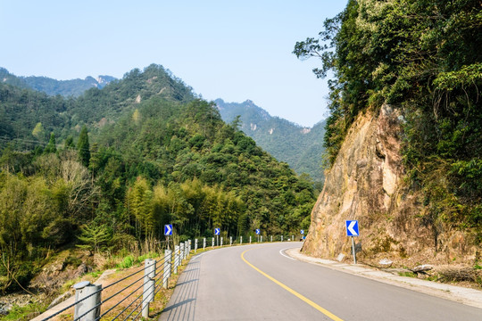 沿河公路景观