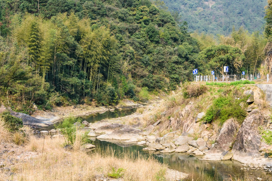 沿河公路景观