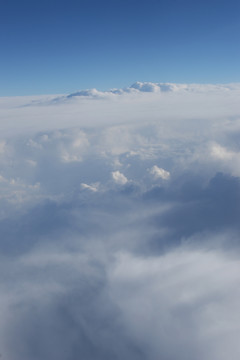 飞机上的分层云层