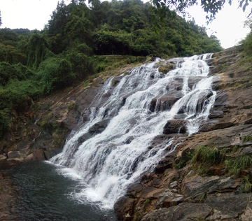 瀑布飞流