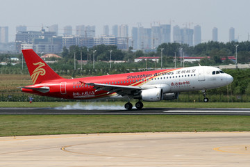 深圳航空 飞机降落瞬间