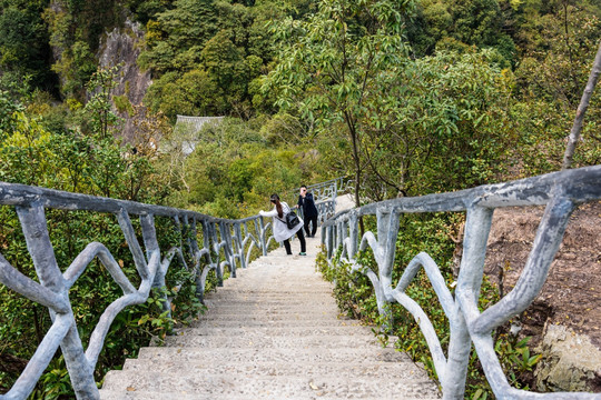 龙湾潭登山道