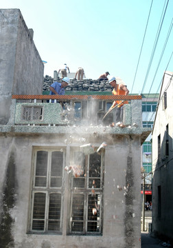 拆除违章建筑