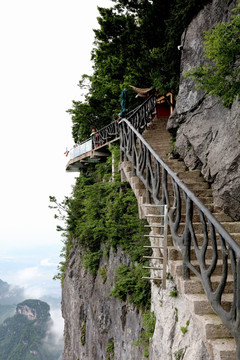 张家界天门山风景图