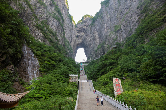 张家界天门山风景图