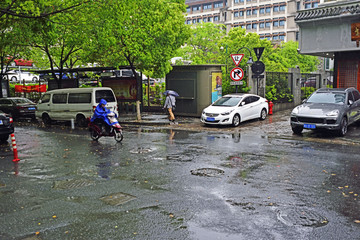 下雨天的杭州十五奎巷