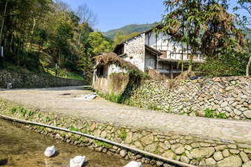 民居住宅石头院墙