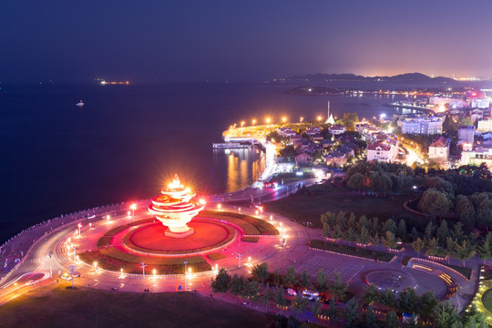 海滨城市夜景