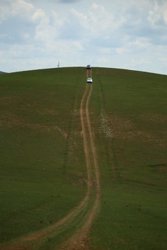 草原小路 车辆