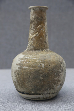 南宋时期青釉长颈瓶