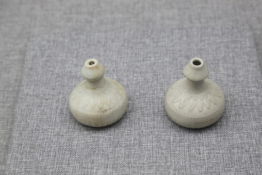 南宋时期青白釉莲瓣纹葫芦瓶