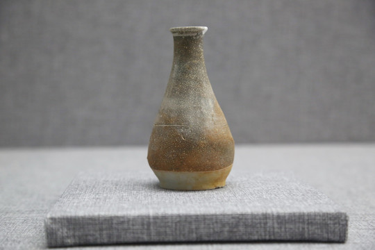南宋时期黑釉胆瓶