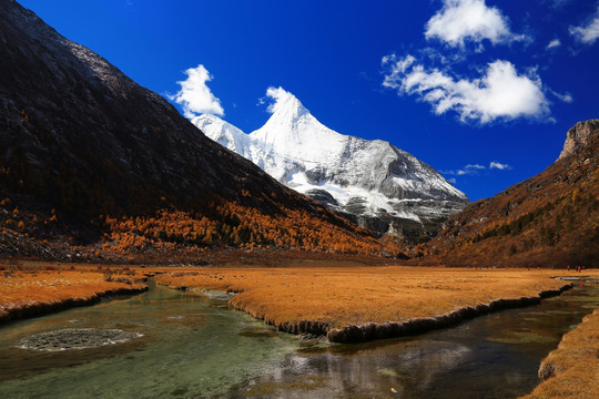 亚丁雪山