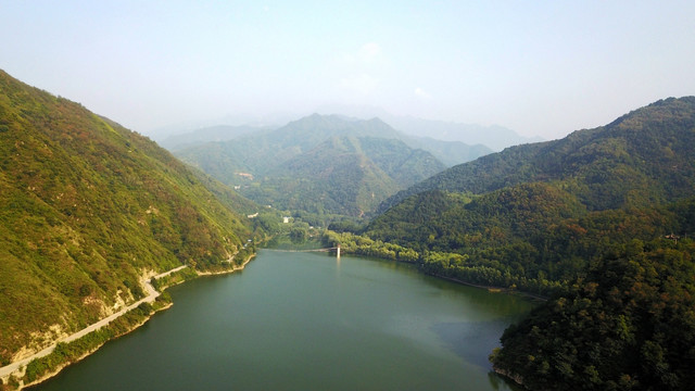 秦岭山下汤峪风光