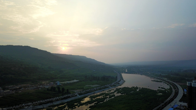 航拍陕西蓝田灞河白鹿原夕阳