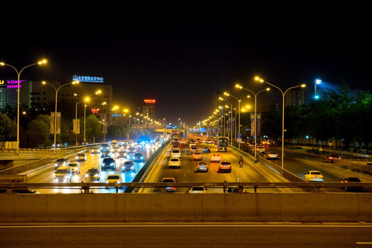 夜晚的马路 路灯