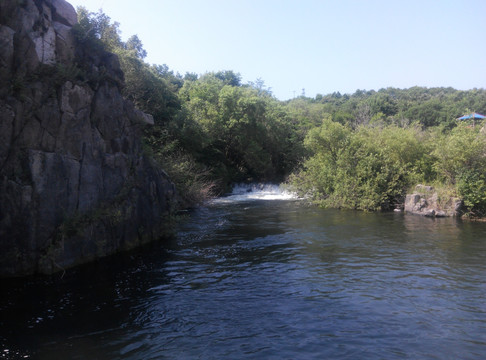 牡丹江镜泊湖山涧溪流