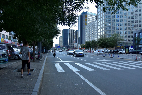 黄昏街道东胜区伊煤路街景