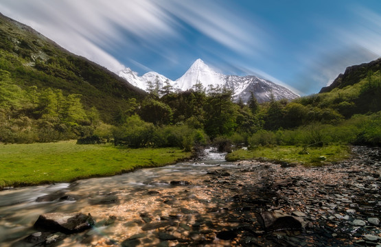 稻城亚丁雪山央迈勇