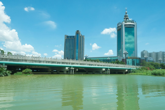 城市湖泊风景