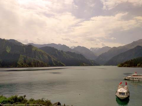 天山天池 山岳湖泊 自然景观