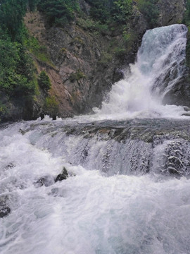 溪流瀑布 高山河流 清澈溪流