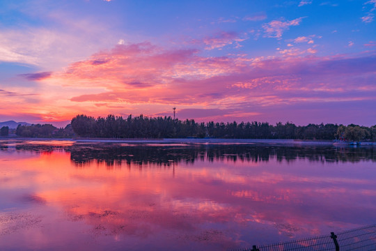 彩云晚霞 湖景