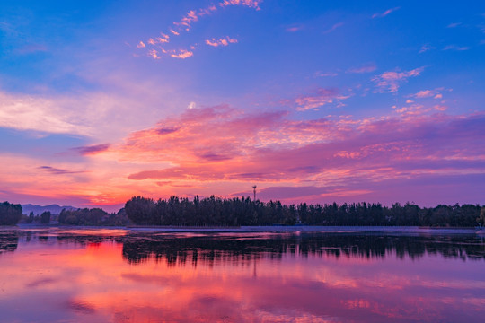 彩云晚霞 湖景