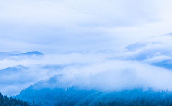 水墨山水云海