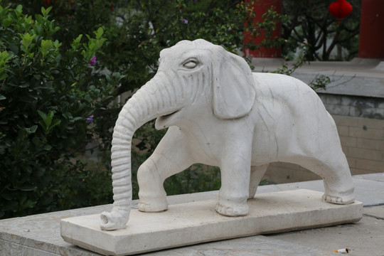 石雕长鼻大象