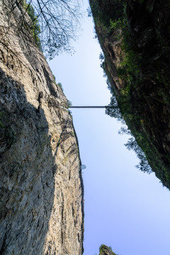 崖下库风景区悬索桥