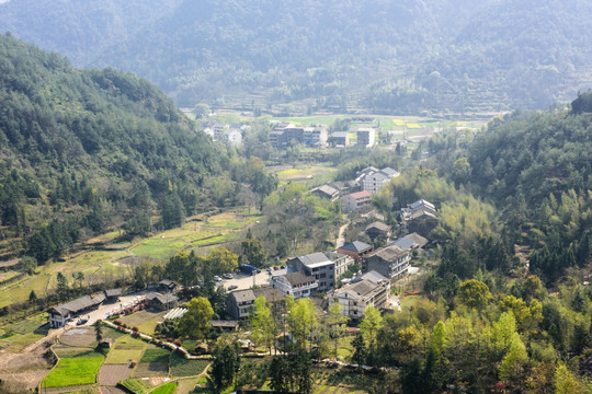 崖下库风景区俯瞰山村