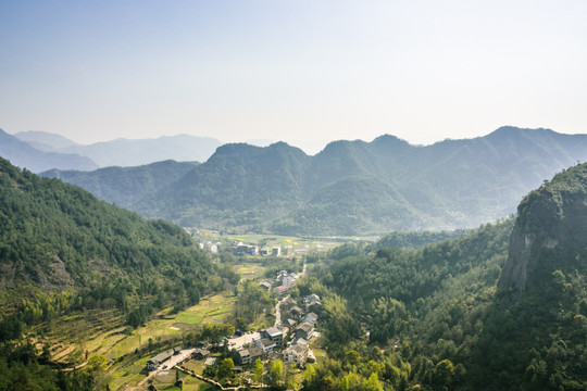 崖下库风景区俯瞰山村