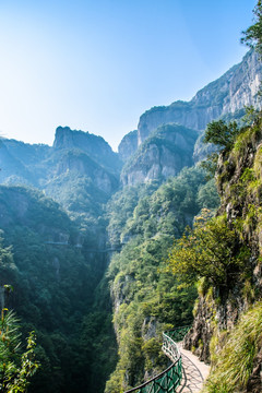 崖下库风景区山景