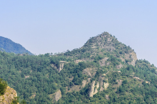 崖下库风景区山景