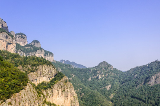 崖下库风景区山景