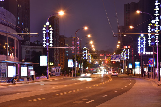 现代城市街道夜景