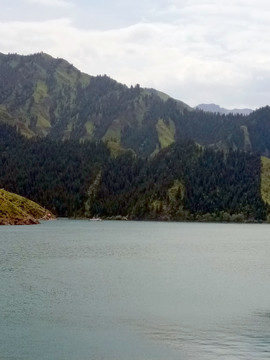 天山天池 山岳湖泊 自然景观