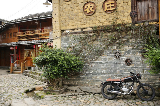 農莊老摩托車