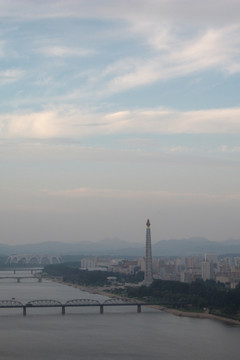 黄昏的朝鲜平壤城市天际线