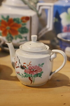 老物件件花鸟鸟图案白瓷茶壶