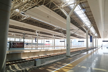广州高铁铁站站台