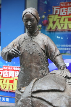 铜雕清代妇女雕像像