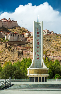 西藏江孜宗山英雄纪念碑