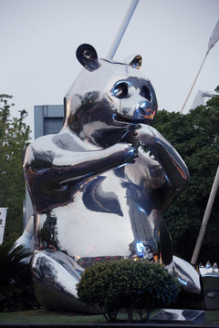 不锈钢熊猫雕塑