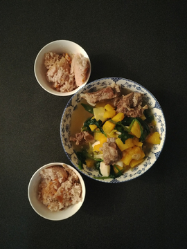 南瓜菠菜炖排骨 米饭