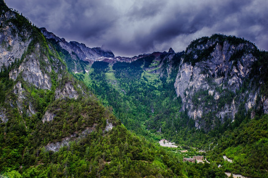 巴拉格宗山峦