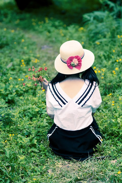 野外草地的野花和美女