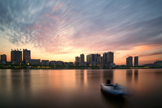 湖南省雁城衡阳市夏日黄昏江景