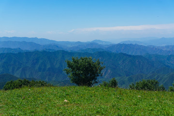 海坨山徒步露营蓝天白云